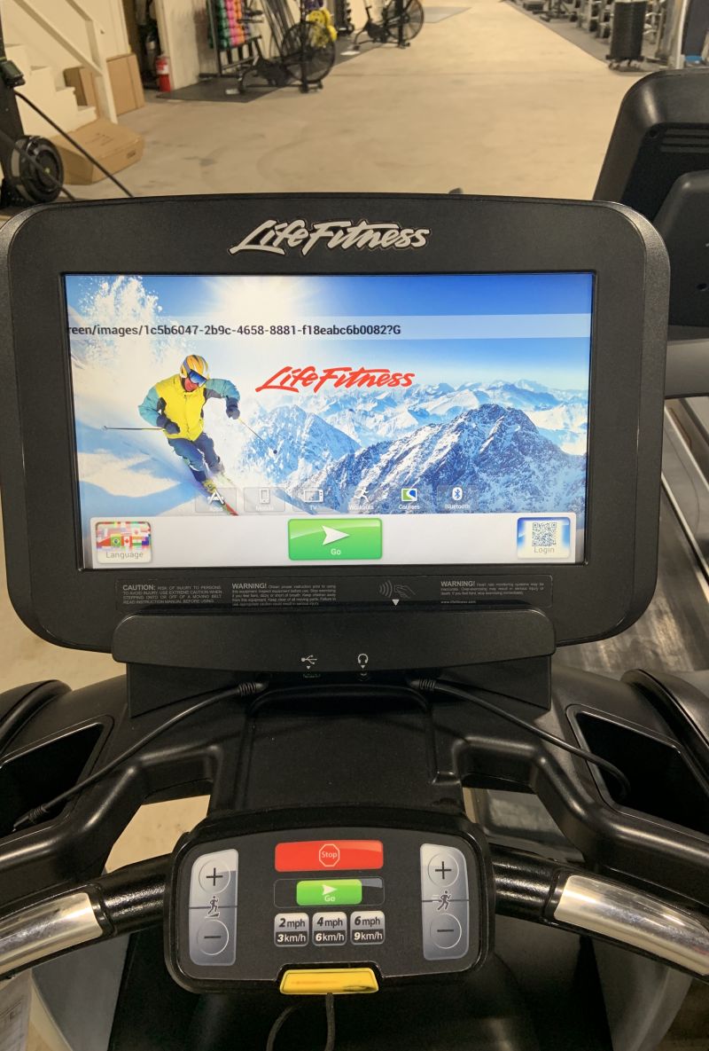 Life Fitness Discover SE Treadmill | Used Treadmill Display Screen and Features